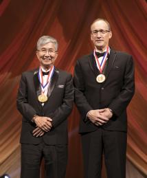 Ching Wan Tang with Steven Van Slyke at the National Inventors Hall of Fame Induction Ceremony