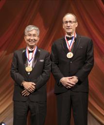Steven Van Slyke with Ching Wan Tang at the National Inventors Hall of Fame Induction Ceremony