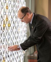 Steven Van Slyke at the National Inventors Hall of Fame Illumination Ceremony