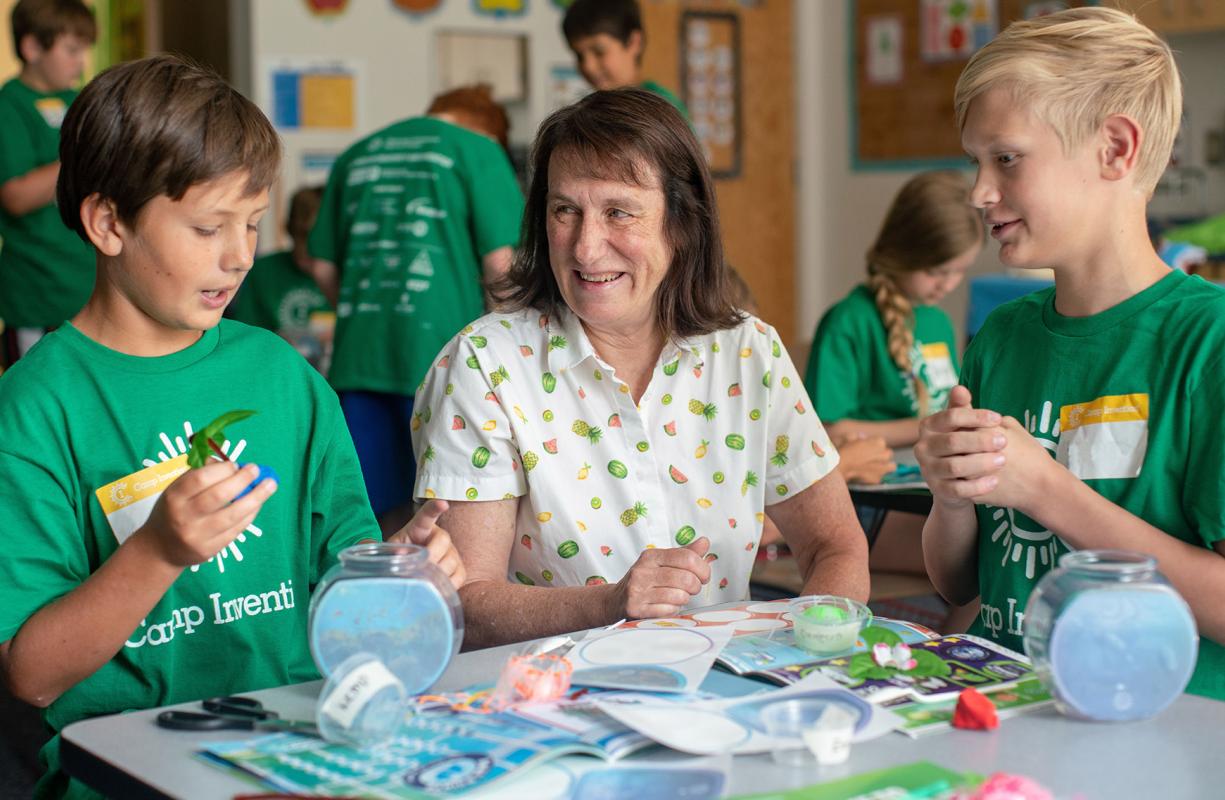 Inductee Sylvia Blankenship talks with Camp Invention campers about the fishbowl environments they are creating