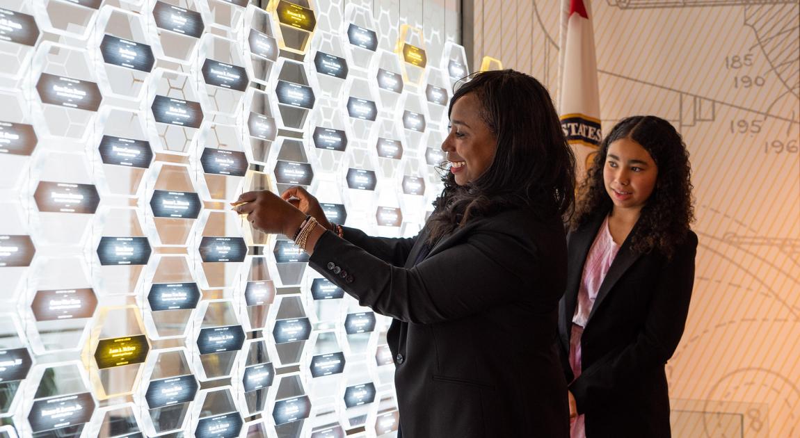 Eraka Bath places a nameplate for Patricia Bath into the Gallery of Icons™ during the 2022 Illumination Ceremony